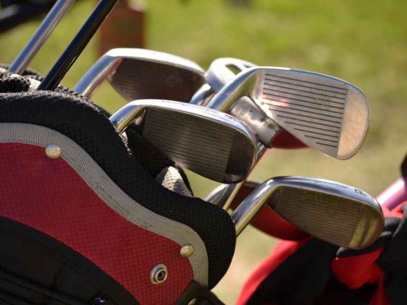 How To Pack Golf Clubs For Flight Without Any Damage - 10 Ways